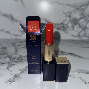 NWT Estée Lauder matte lipstick: 333 Persuasive
Never Used
Still in box